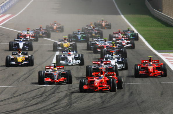 F1赛车赛事中湖人战胜对手成功晋级