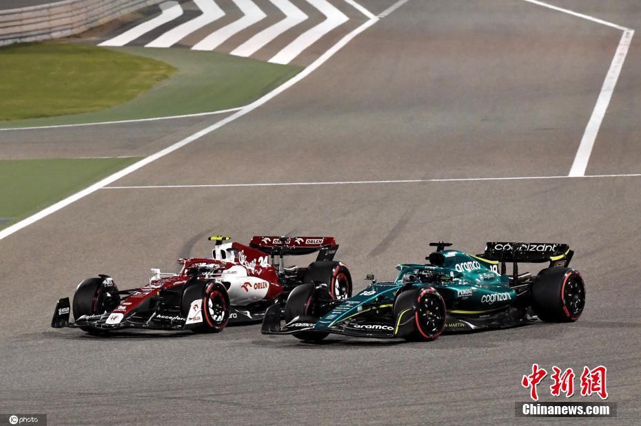 F1赛车赛事中湖人战胜对手成功晋级