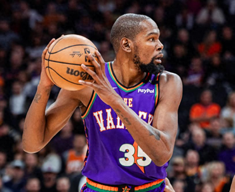 包含篮球场上风起云涌，激战引发热议的词条