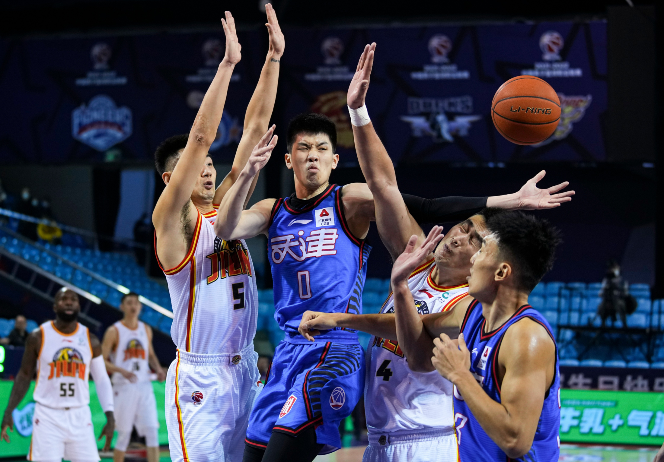 吉林队绝杀广州队,詹姆斯扛起全队的简单介绍 吉林队绝杀广州队,詹姆斯扛起全队的简单介绍